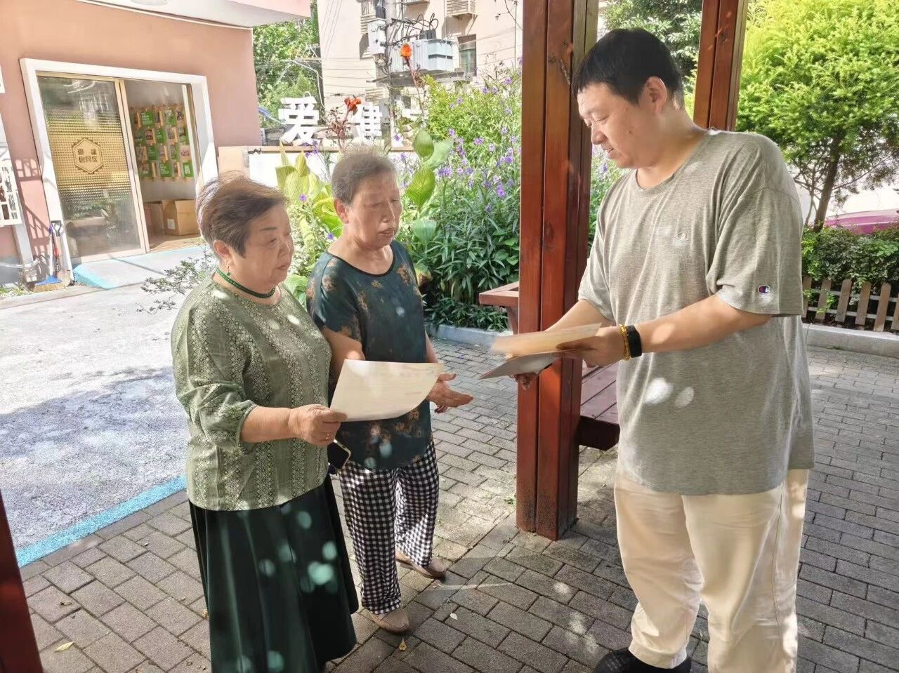 长宁区扎实推进选民登记工作2.jpg