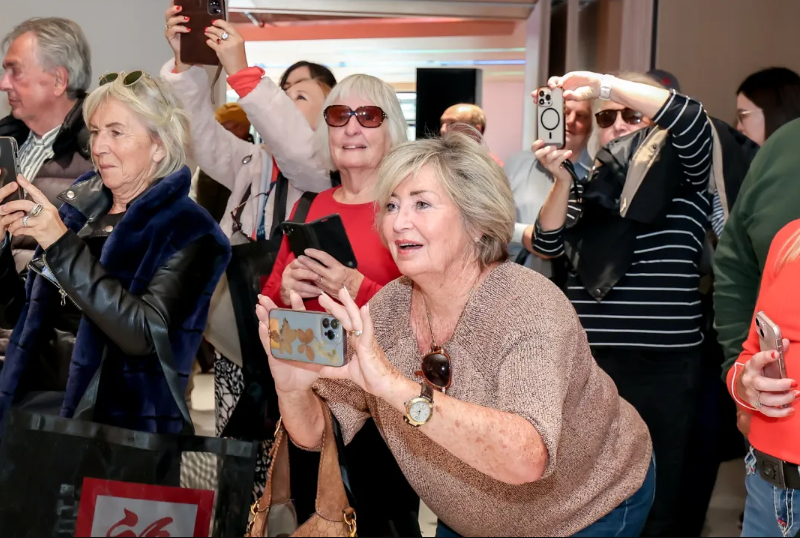 2025年上海首艘访问港邮轮游客欢迎活动.png 2025年上海首艘访问港邮轮游客欢迎活动.png