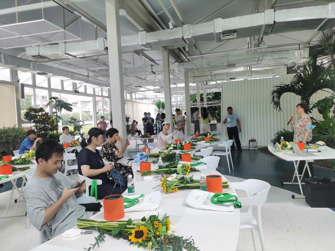 即将开放的长宁市民园艺中心迎来首批客人“探营”11.jpg 即将开放的长宁市民园艺中心迎来首批客人“探营”11.jpg