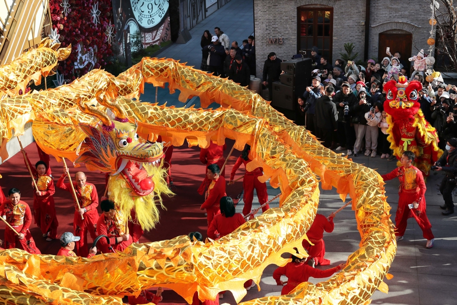 张园内，国家级非遗三林龙狮献瑞。记者 蒋迪雯 摄.jpg