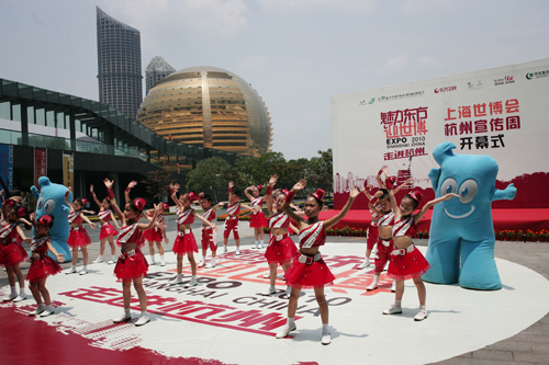 市政府迎世博专题新闻发布会介绍上海迎世博600天行动宣传、培训、动员方面成效