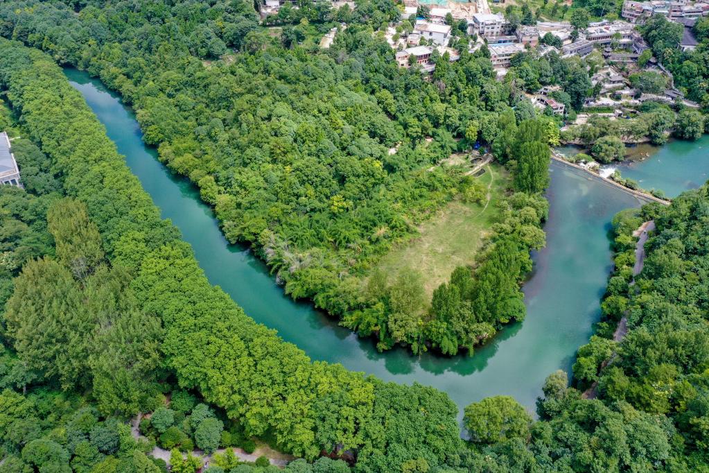 贵阳市花溪国家城市湿地公园黄金大道(2022年7月9日摄,无人机照片)。新华社记者 欧东衢 摄.jpg 贵阳市花溪国家城市湿地公园黄金大道(2022年7月9日摄,无人机照片)。新华社记者 欧东衢 摄.jpg