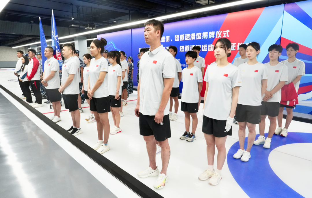 上海市短道速滑队展示.png