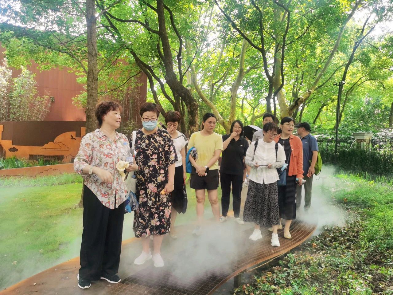 即将开放的长宁市民园艺中心迎来首批客人“探营”4.jpg 即将开放的长宁市民园艺中心迎来首批客人“探营”4.jpg