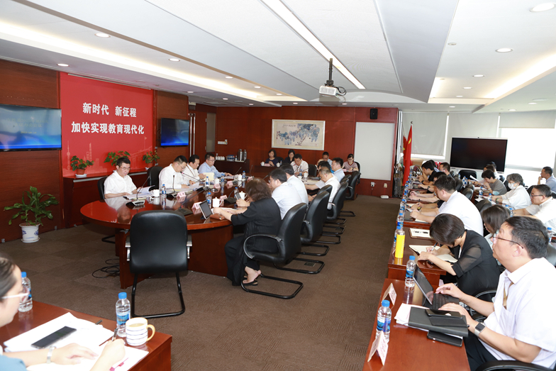 社会公众代表列席市教委主任办公会.jpg 社会公众代表列席市教委主任办公会.jpg