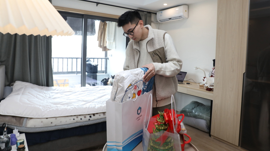 青年文化人才喜迁新居。.jpeg 青年文化人才喜迁新居。.jpeg