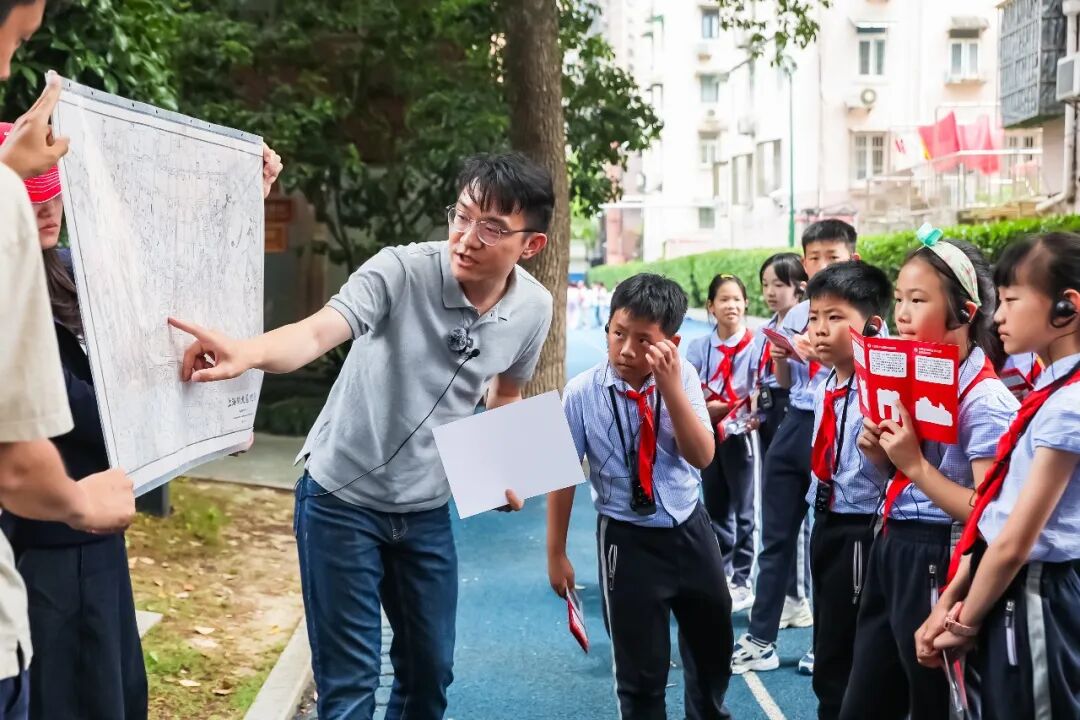 边走边学超有料!静安这场City Walk藏着百年工运热血故事…… 边走边学超有料!静安这场City Walk藏着百年工运热血故事……