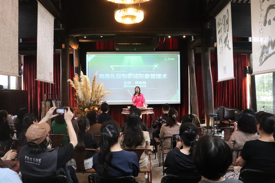 0926_090832_613.jpg 0926_090832_613.jpg