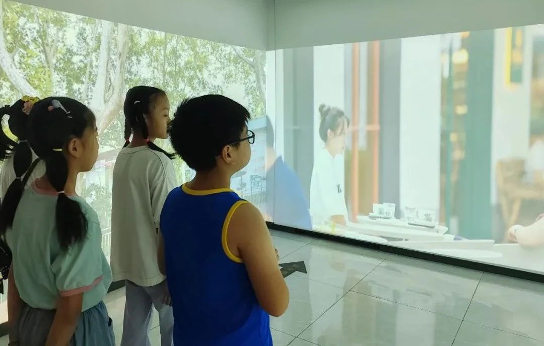 今天政府开放月活动,长宁开放了这个指挥大厅→3.jpg 今天政府开放月活动,长宁开放了这个指挥大厅→3.jpg