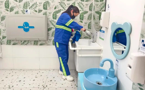 本市扎实推进环卫公厕适幼化改造 用心打造儿童友好型城市空间-0529 (3).png 本市扎实推进环卫公厕适幼化改造 用心打造儿童友好型城市空间-0529 (3).png