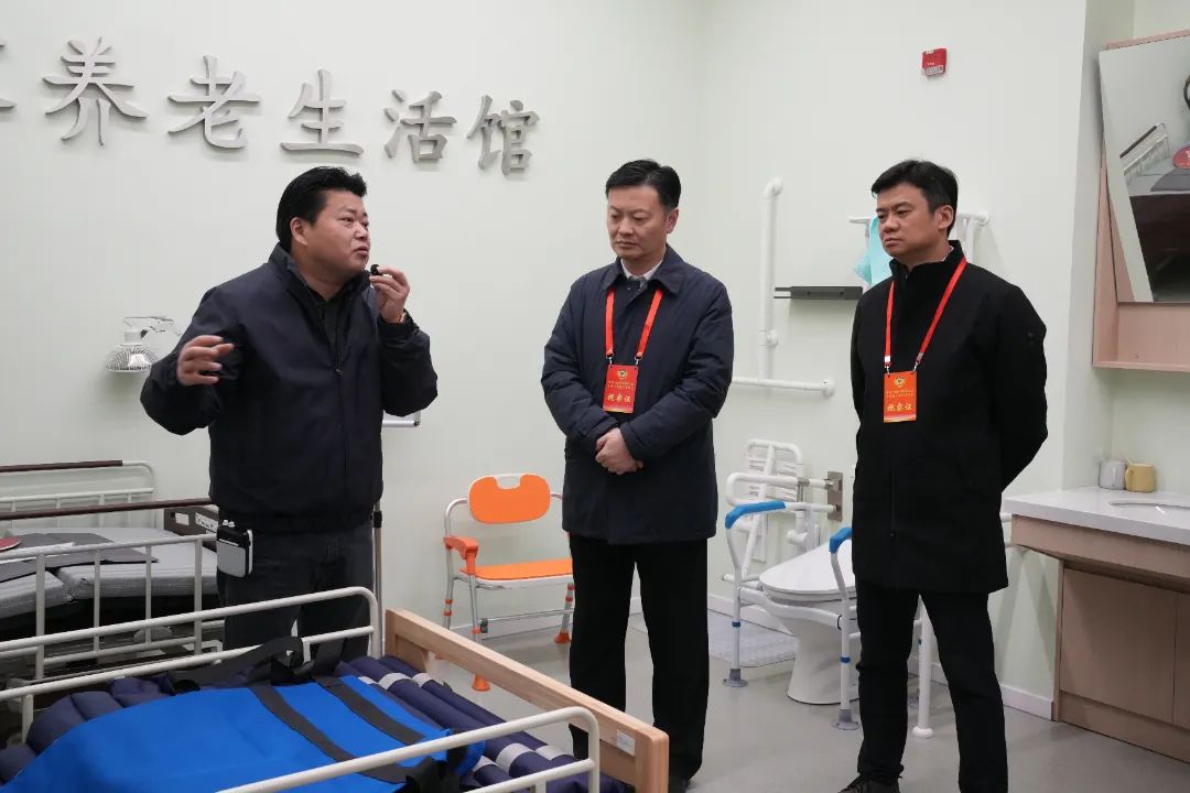 区政协开展2024年政协委员年末大视察活动 .jpg 区政协开展2024年政协委员年末大视察活动 .jpg