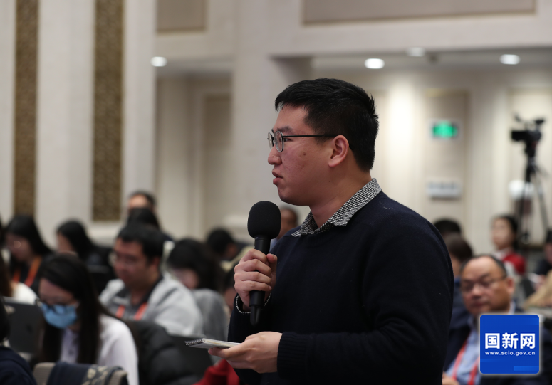 香港中评社记者提问（刘健 摄）.png