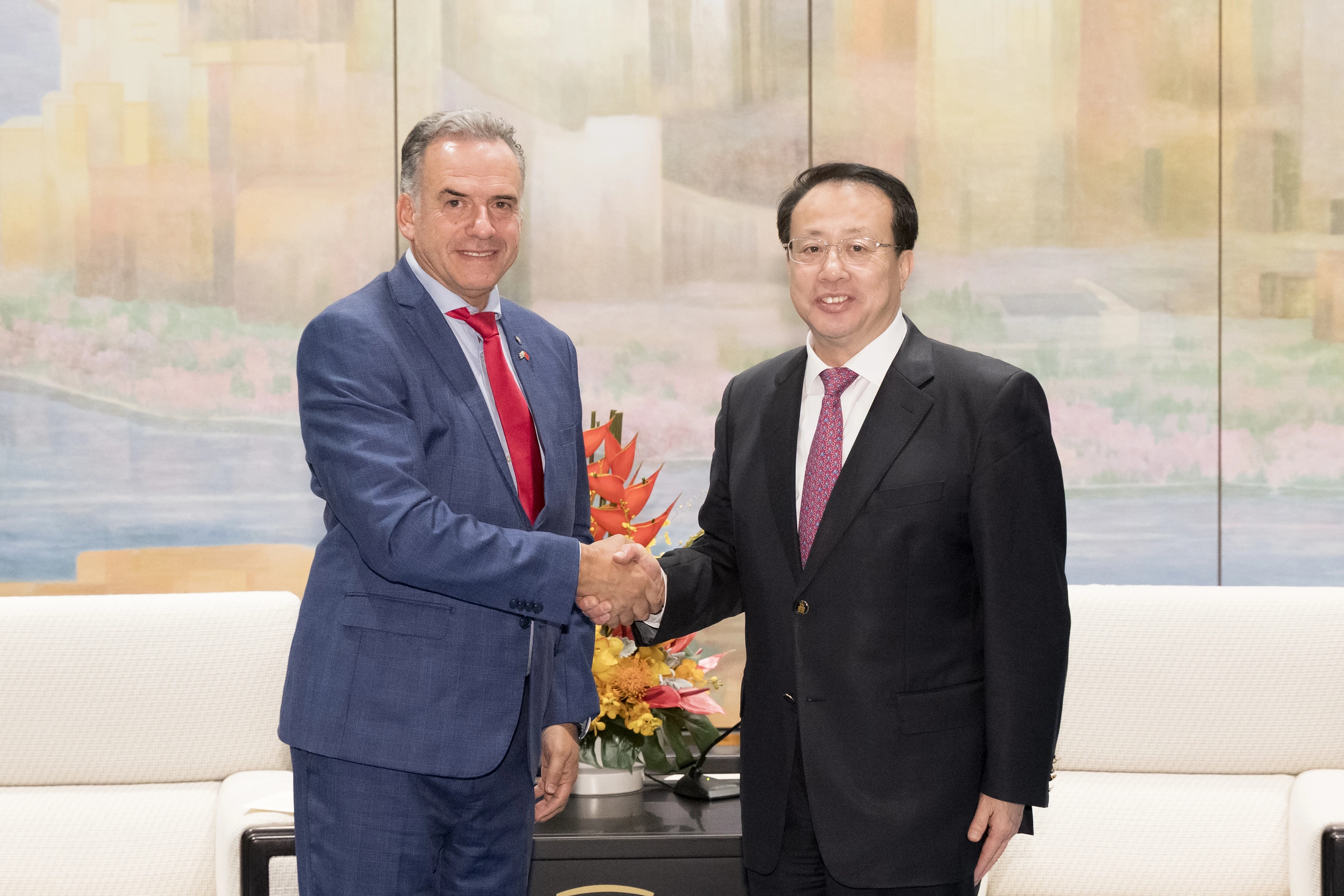 龚正会见乌拉圭总统奥尔西。记者 张春海 摄.jpg