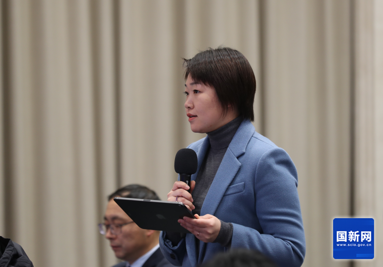 凤凰卫视记者提问(刘健 摄).png 凤凰卫视记者提问(刘健 摄).png