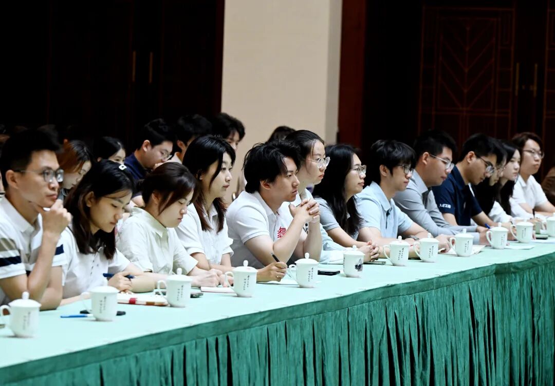 陈吉宁为复旦大学师生代表作形势与政策报告3.jpeg