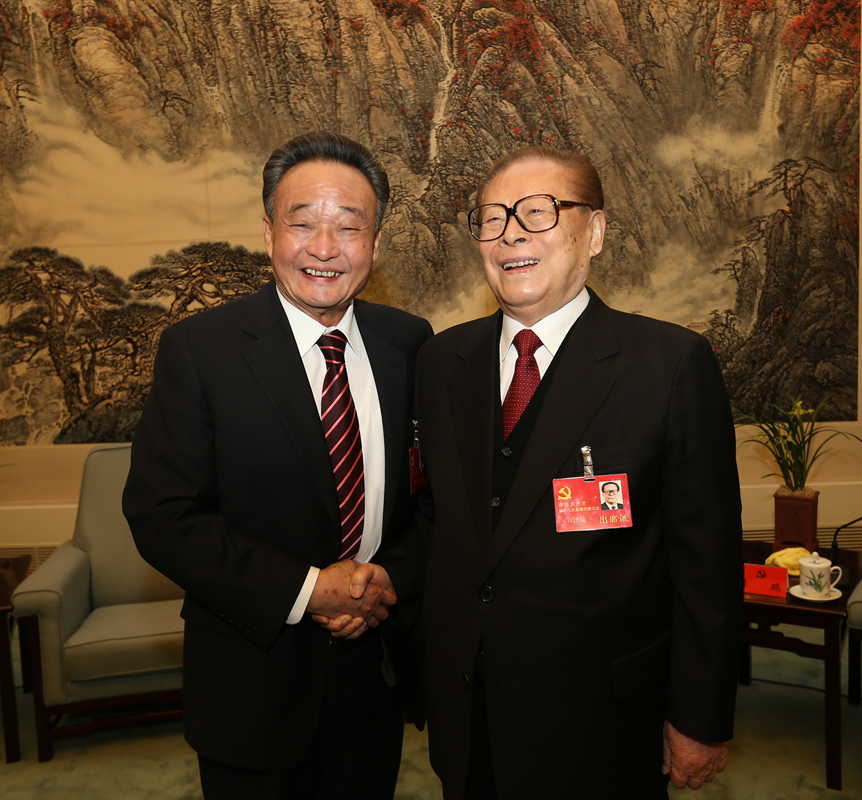 2012年11月14日,中国共产党第十八次全国代表大会在北京闭幕。这是闭幕会前,江泽民同志与吴邦国同志在一起。新华社记者 兰红光 摄 .jpg 2012年11月14日,中国共产党第十八次全国代表大会在北京闭幕。这是闭幕会前,江泽民同志与吴邦国同志在一起。新华社记者 兰红光 摄 .jpg