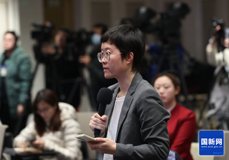 第一财经记者提问(刘健 摄).png 第一财经记者提问(刘健 摄).png