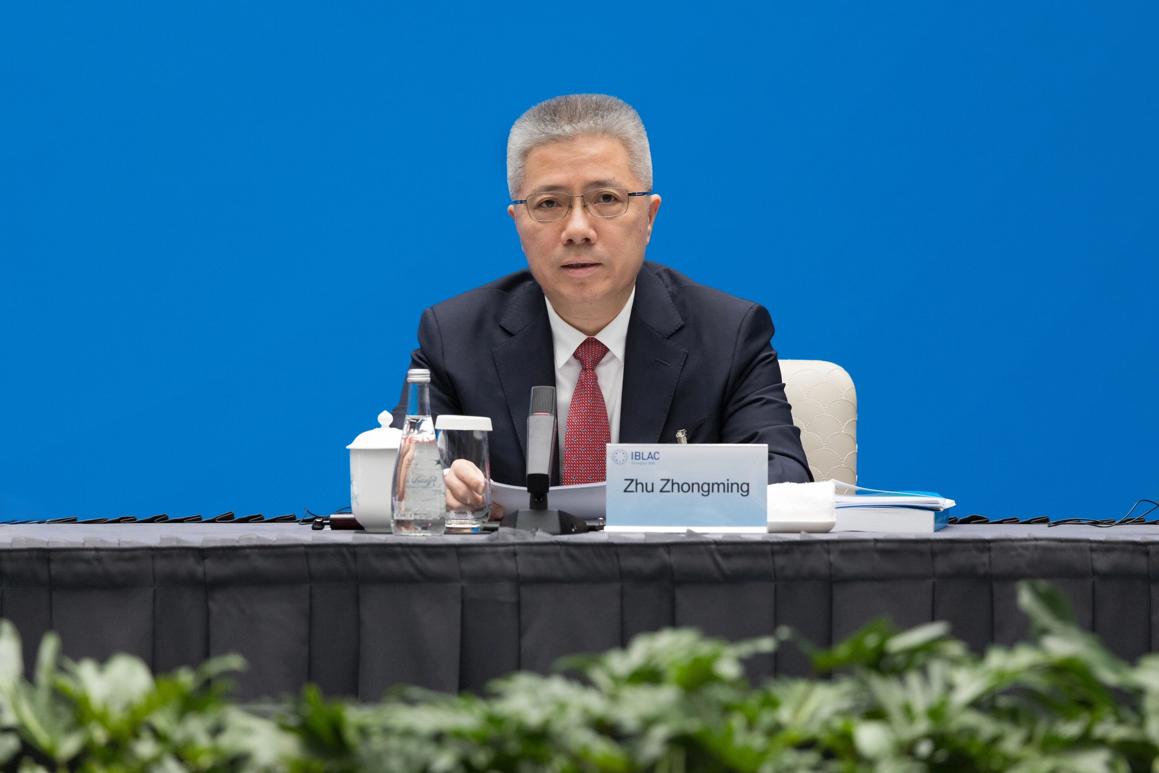 朱忠明在作主题报告时说,上海正在大步迈向国际经济、金融、贸易、航运、科技创新中心和具有世界影响力的社会主义现代化国际大都市.jpg