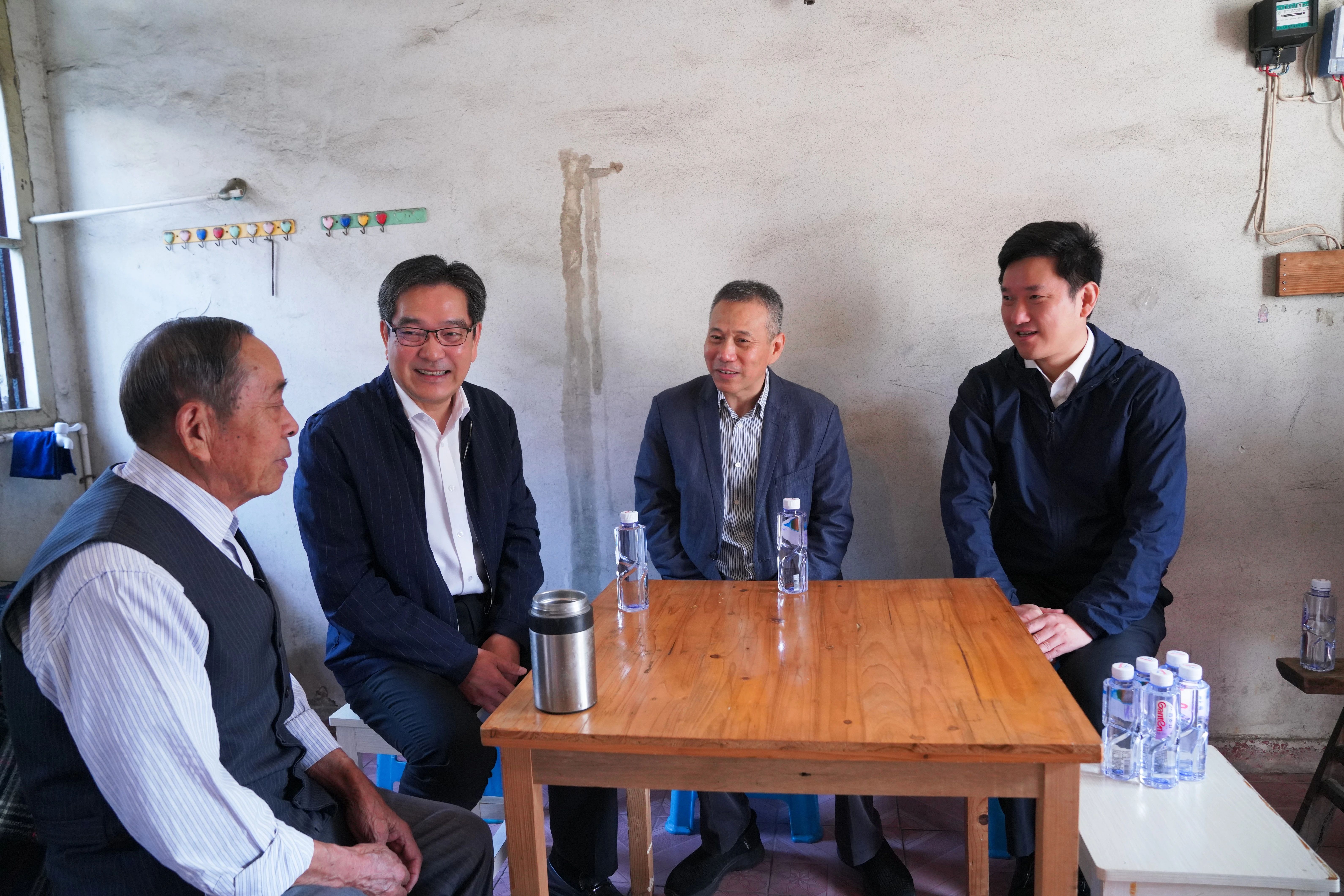 1012_090429_980.jpg 1012_090429_980.jpg