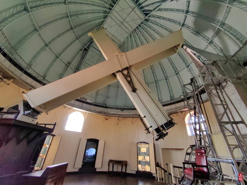 上海天文博物馆“镇馆之宝”40厘米双筒折射望远镜。 资料图片 .jpg 上海天文博物馆“镇馆之宝”40厘米双筒折射望远镜。 资料图片 .jpg