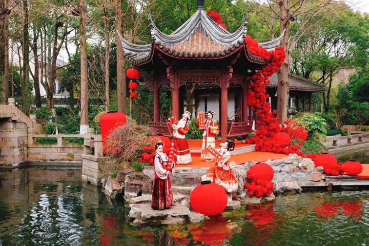 提一盏花灯入梦江南,来青浦用一场元宵灯海收官蛇年春节! 提一盏花灯入梦江南,来青浦用一场元宵灯海收官蛇年春节!