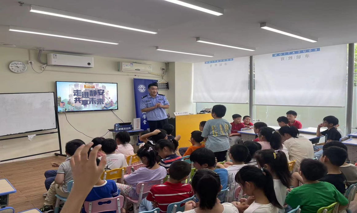 静安公安彭浦镇派出所开展“政府开放月”互动活动.png 静安公安彭浦镇派出所开展“政府开放月”互动活动.png