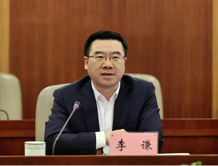 李谦代表虹口区委、区政府向交通银行长期以来对虹口经济社会高质量发展作出的贡献和支持表示感谢.png 李谦代表虹口区委、区政府向交通银行长期以来对虹口经济社会高质量发展作出的贡献和支持表示感谢.png