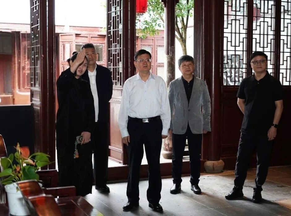 0624_084603_864.jpg 0624_084603_864.jpg