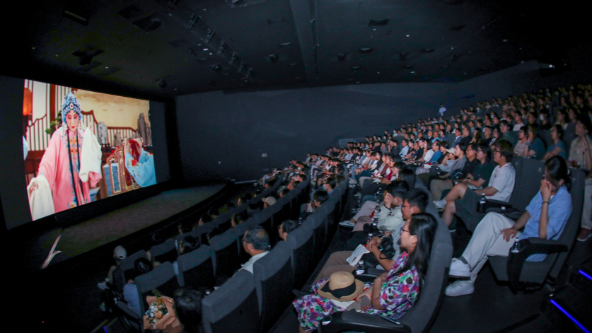 昨天,京剧电影《锁麟囊》首映吸引了大量戏迷。 资料照片.jpg 昨天,京剧电影《锁麟囊》首映吸引了大量戏迷。 资料照片.jpg