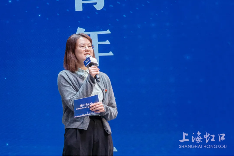 嘉兴路街道瑞虹第一居民区党总支书记华磊.png 嘉兴路街道瑞虹第一居民区党总支书记华磊.png