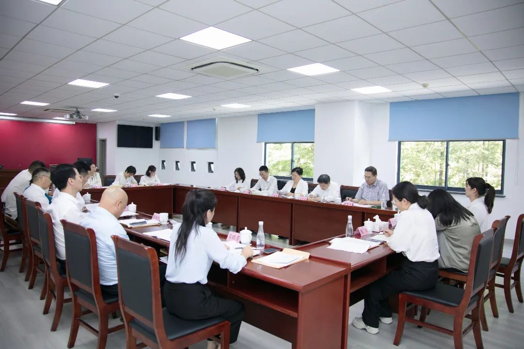 0725_151034_395.jpg 0725_151034_395.jpg