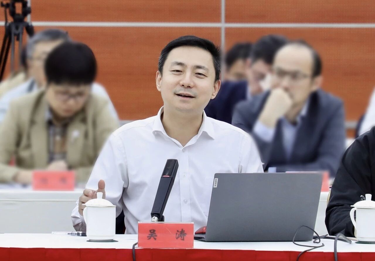 长宁区深入学习贯彻习近平总书记关于基层工作方法的重要论述座谈会暨区委中心组学习会举行2.jpg