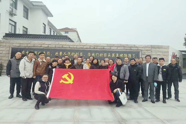 市戒毒局青东农场医院开展"致敬先烈 坚守初心"主题党日活动