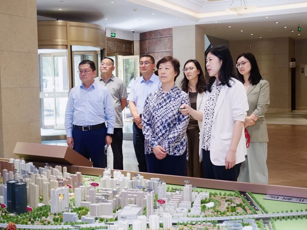 长宁区政协领导赴上海政协全过程人民民主实践点等处调研.jpg