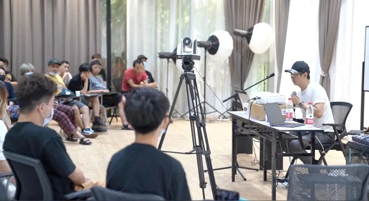 青春青浦:解锁青年新“夜”态 有趣有料有内涵 快来党群阵地抢课吧~ 青春青浦:解锁青年新“夜”态 有趣有料有内涵 快来党群阵地抢课吧~