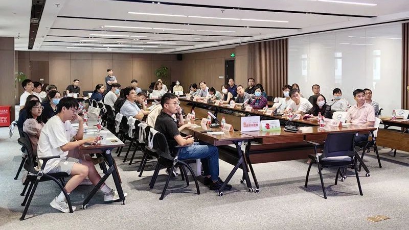 长宁区开展“全国测绘法宣传日”活动3.jpg 长宁区开展“全国测绘法宣传日”活动3.jpg