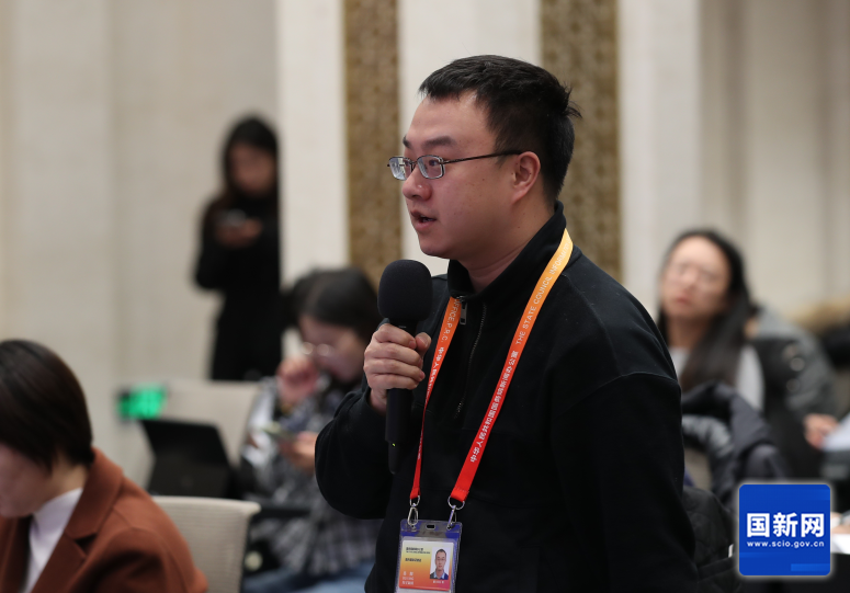 红星新闻记者提问（刘健 摄）.png