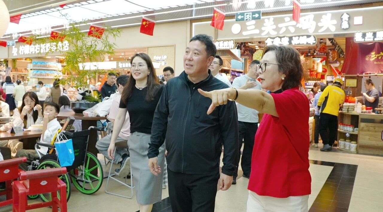 长宁区委书记孔福安国庆节日期间检查城区运行安全保障工作5.jpg