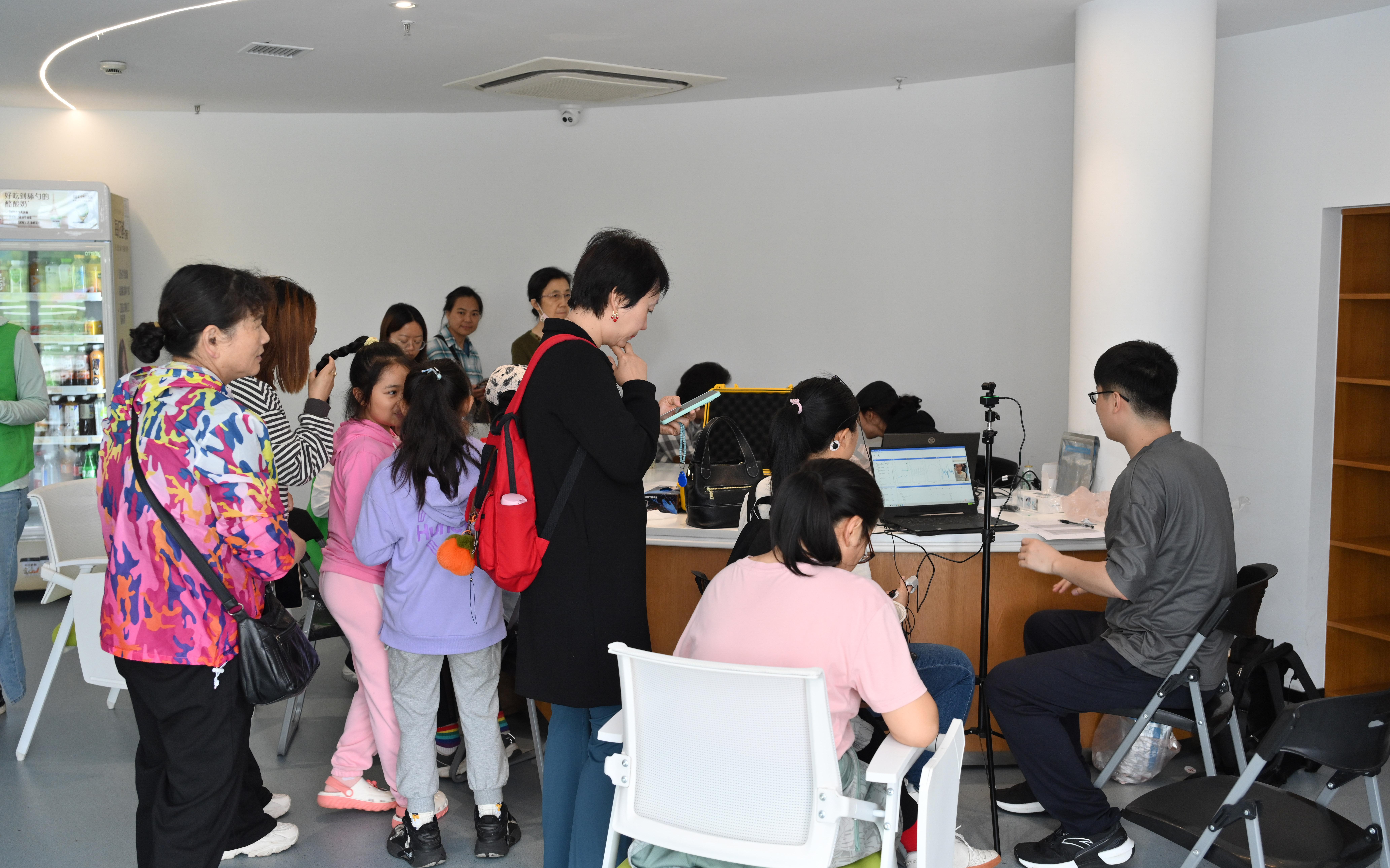 “漫步森林,聆听自然”关注森林公民科考体验活动顺利开展3.jpg “漫步森林,聆听自然”关注森林公民科考体验活动顺利开展3.jpg