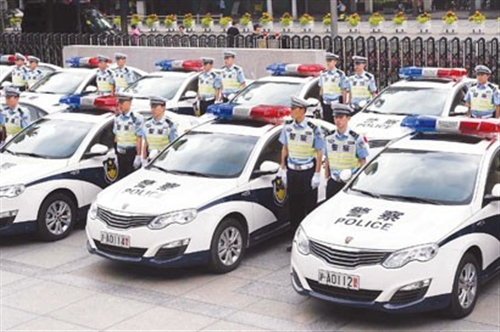 申城新能源警务车上路执勤执法