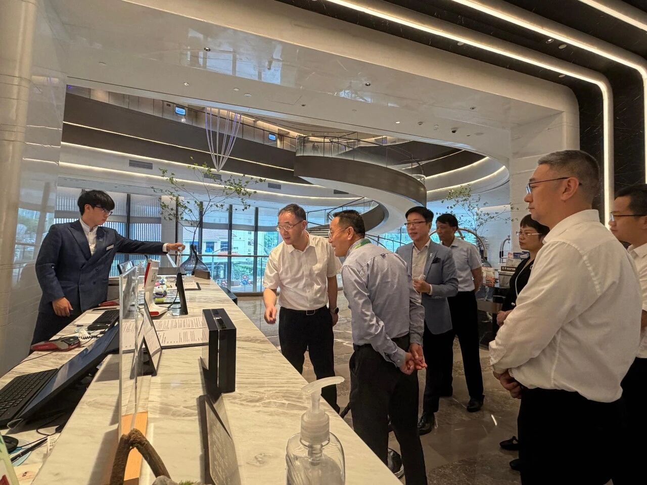 长宁区领导现场检查第48届世界技能大赛服务保障冲刺阶段工作3.jpg