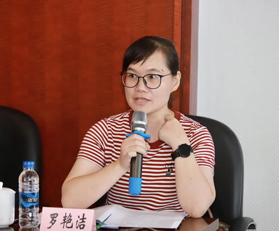 罗艳洁.jpg 罗艳洁.jpg