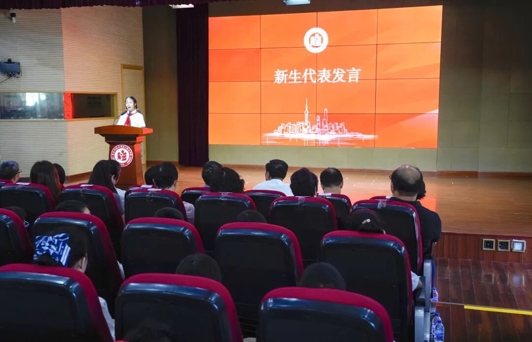 新生代表发言.jpg