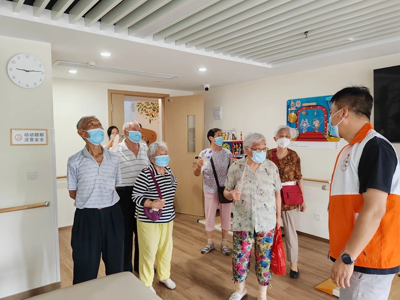 首次走进长宁区社会福利院的老年人被暖到了……1.jpg 首次走进长宁区社会福利院的老年人被暖到了……1.jpg