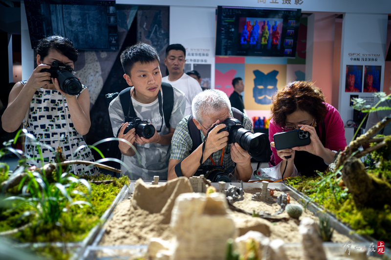 上海国际摄影器材和数码影像展在上海新国际博览中心举办.jpeg