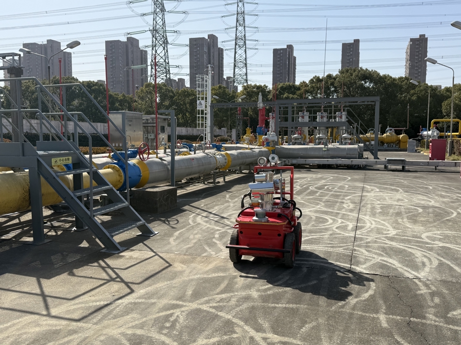 巡检 巡检机器人在北蔡调压计量站开展应用测试。.jpg 巡检 巡检机器人在北蔡调压计量站开展应用测试。.jpg