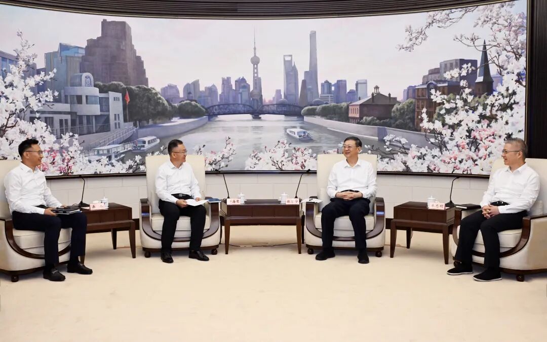 在新起点上共同谱写两地合作交流新篇章 陈吉宁朱忠明与宁海鹰桑本率领的果洛州党政代表团座谈