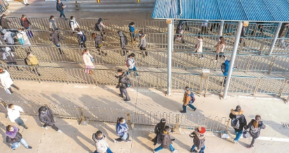 上海地铁昨起对17座车站限流