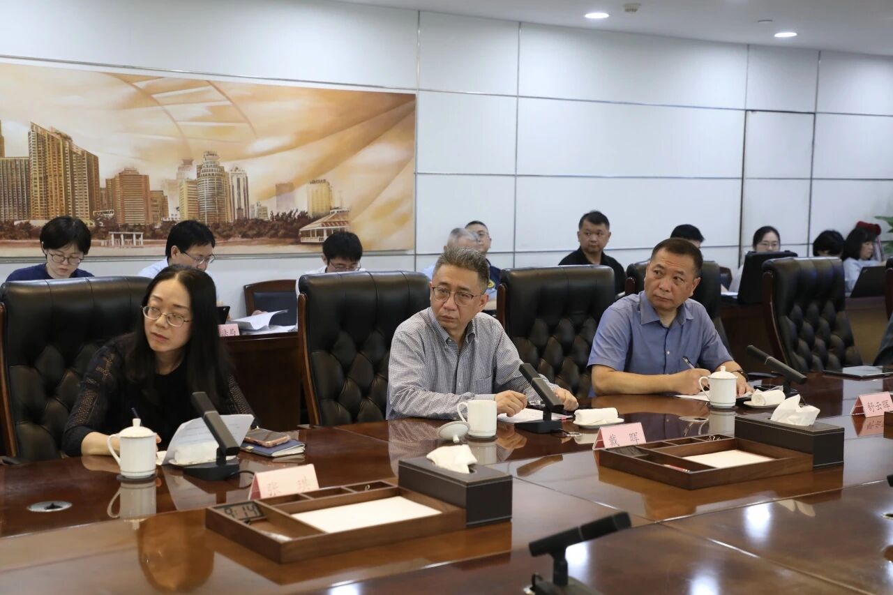 长宁区政府召开常务会议,研究“宁育千帆”中小企业培育等工作,公众代表列席并提出建议2.jpg