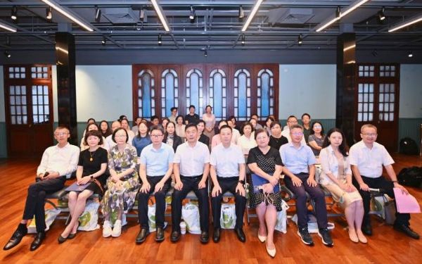 合影.jpg 合影.jpg